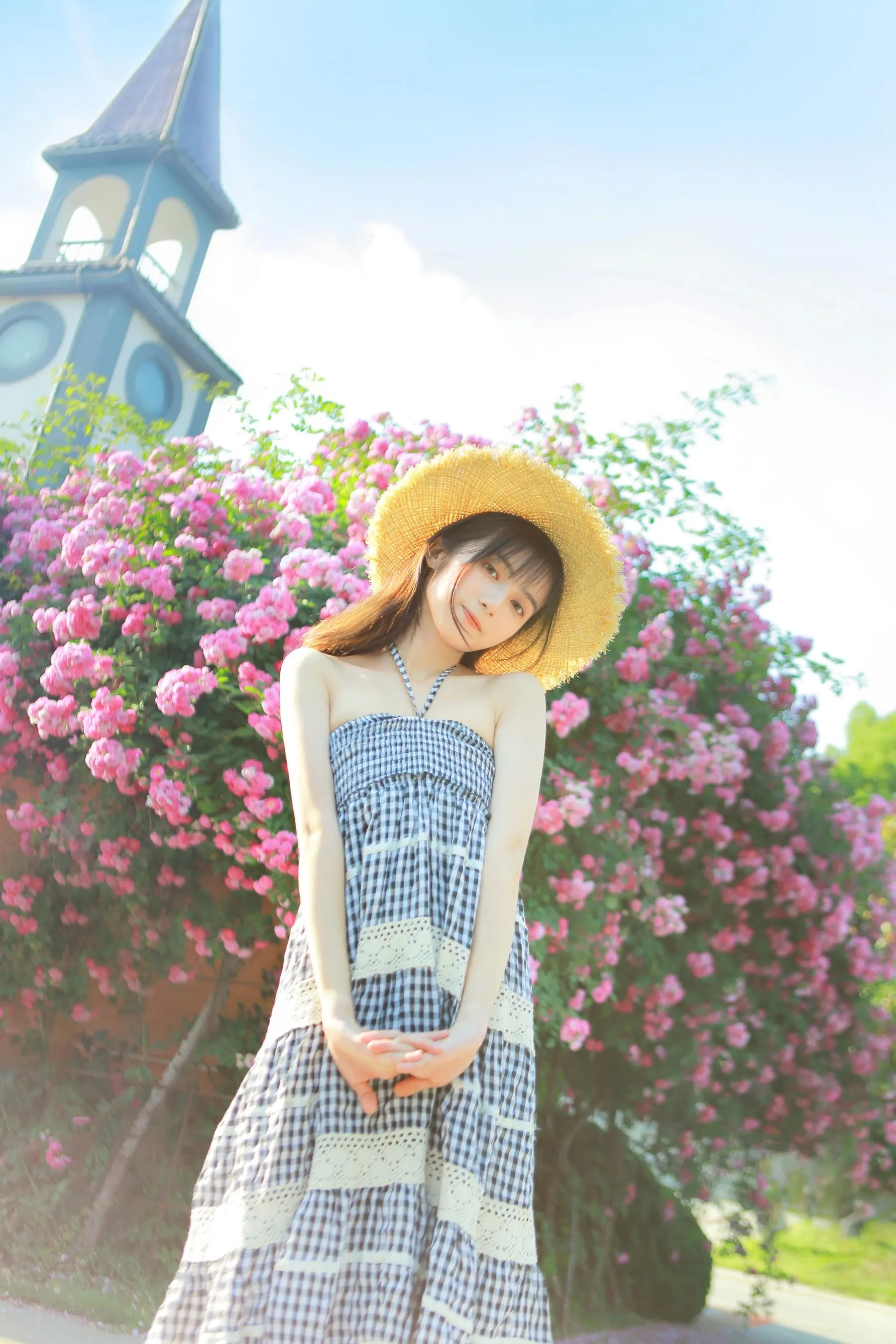 [艺图语] 2022.05.18 蔷薇迟开 月半了吧 [28P]插图6